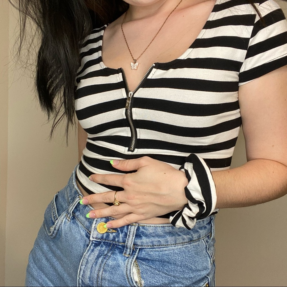 Guess Striped Crop Tops Size Small